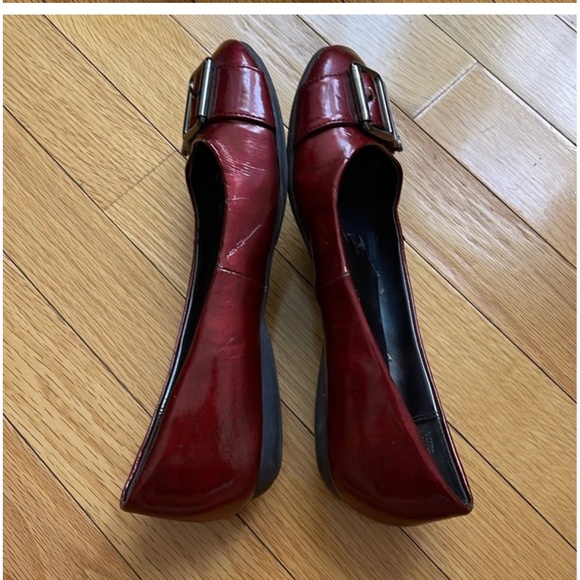 Etienne Aigner flat shoes with buckle detail - Picture 2 of 6